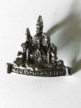 Vintage Neuschwanstein Castle Souvenir Pin Brooch – Silver Tone - Collector